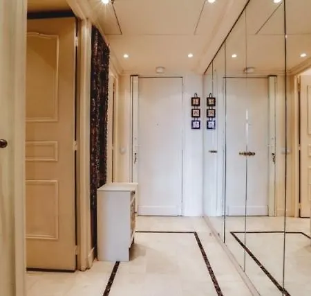 Vip Elysees Rent Appartamento *